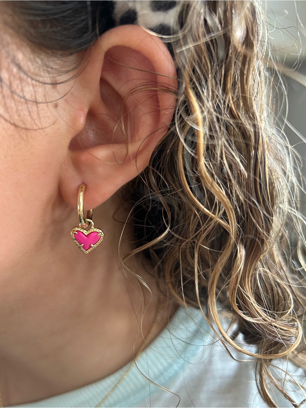 Kendra Scott Gold Hoop Earrings with Hot Pink Heart Charms - Picture 2 of 3
